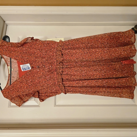 Womens Floral Dress. Red. New with Tag. Size Large - Picture 2 of 3